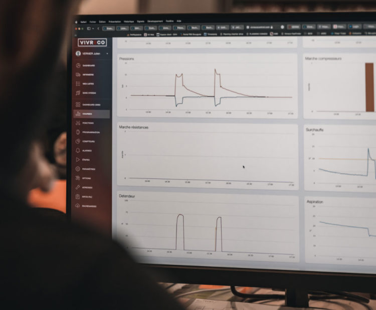 Courbes Webcontrol sur l'écran d'un technicien